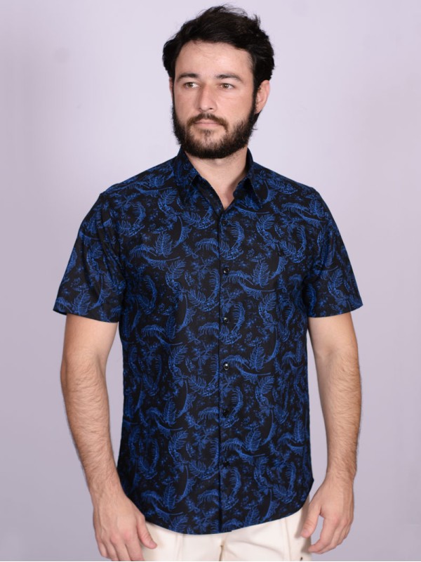 Camisa estampada azul com preto de algodão manga curta