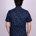 Camisa estampada azul com preto de algodão manga curta