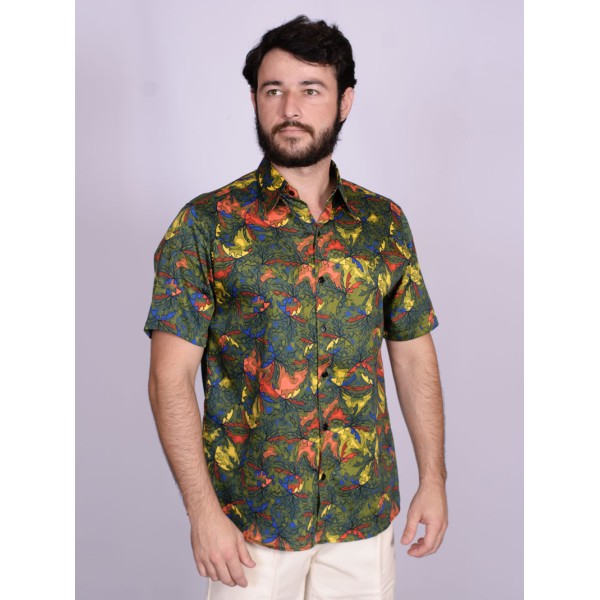 Camisa estampada verde musgo de algodão manga curta