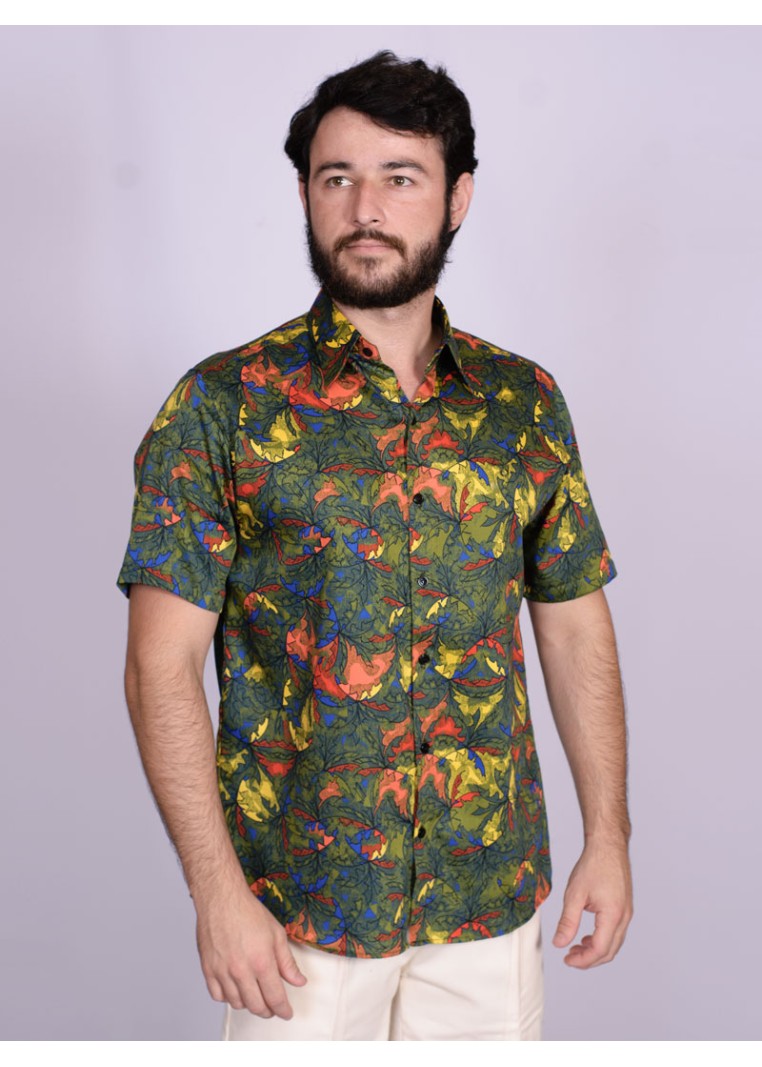 Camisa estampada verde musgo de algodão manga curta