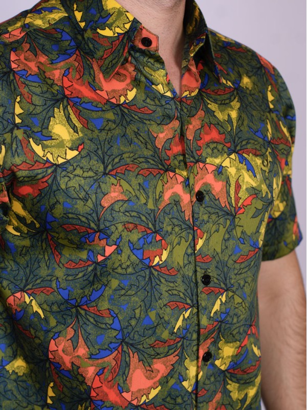 Camisa estampada verde musgo de algodão manga curta