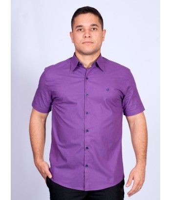 Camisa social roxa com detalhes de manga curta