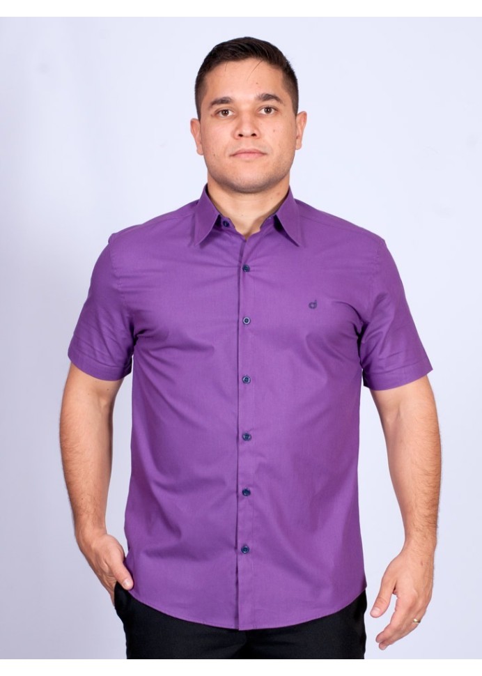 Camisa social roxa com detalhes de manga curta