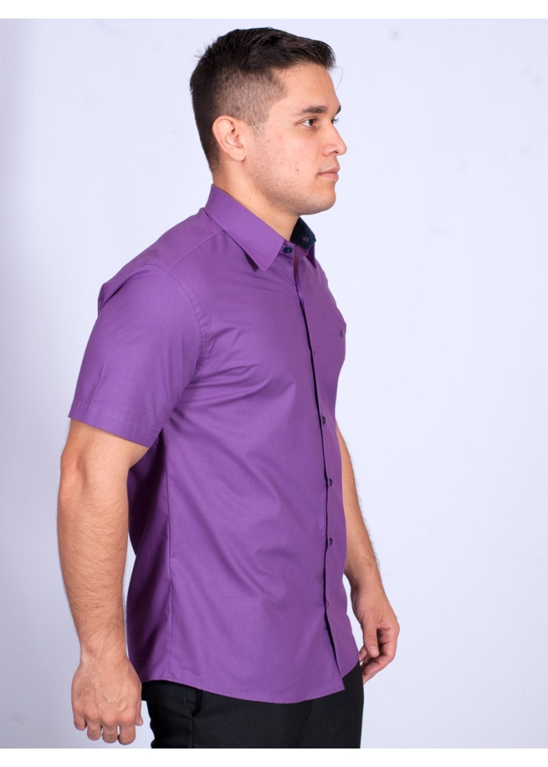 Camisa social roxa com detalhes de manga curta