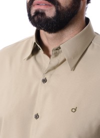 Camisa social masculina caqui com detalhes de microfibra manga longa