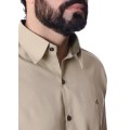 Camisa social masculina caqui com detalhes de microfibra manga longa