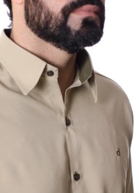 Camisa social masculina caqui com detalhes de microfibra manga longa