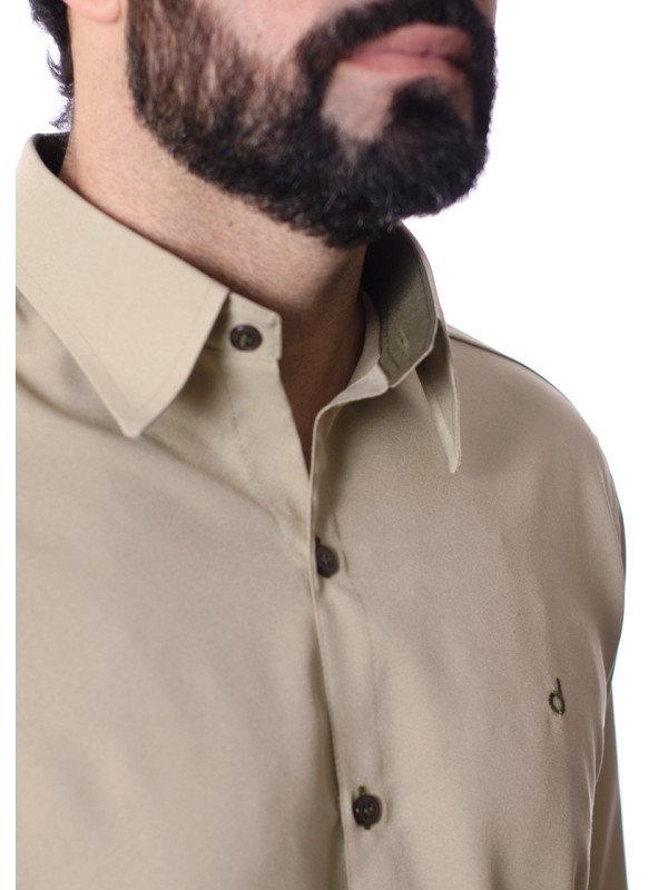 Camisa social masculina caqui com detalhes de microfibra manga longa