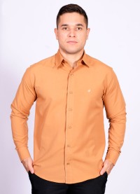 Camisa masculina ferrugem de tricoline manga longa detalhe