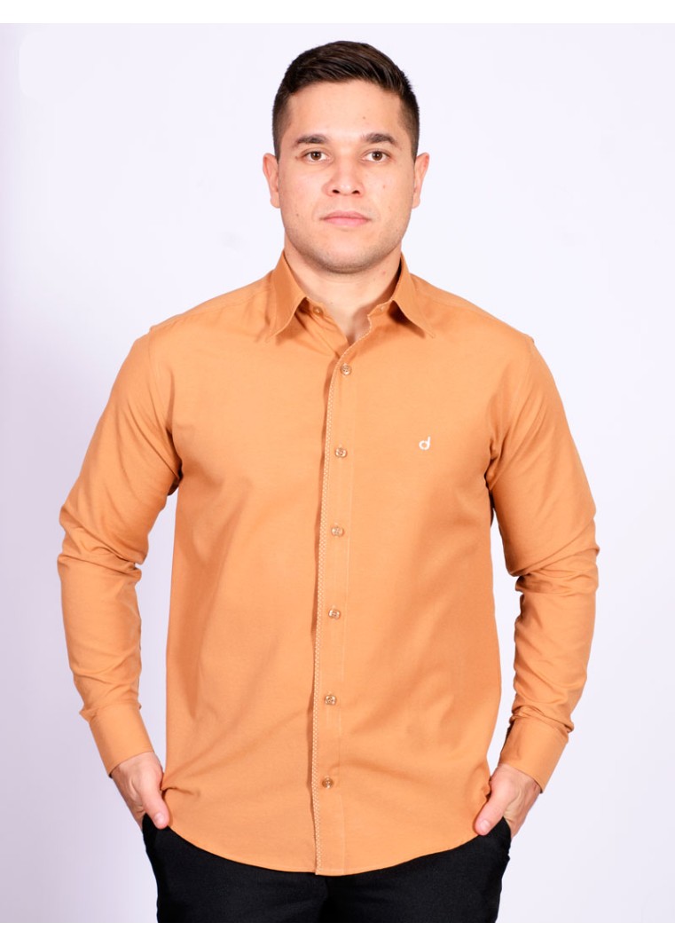 Camisa masculina ferrugem de tricoline manga longa detalhe
