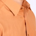 Camisa masculina ferrugem de tricoline manga longa detalhe