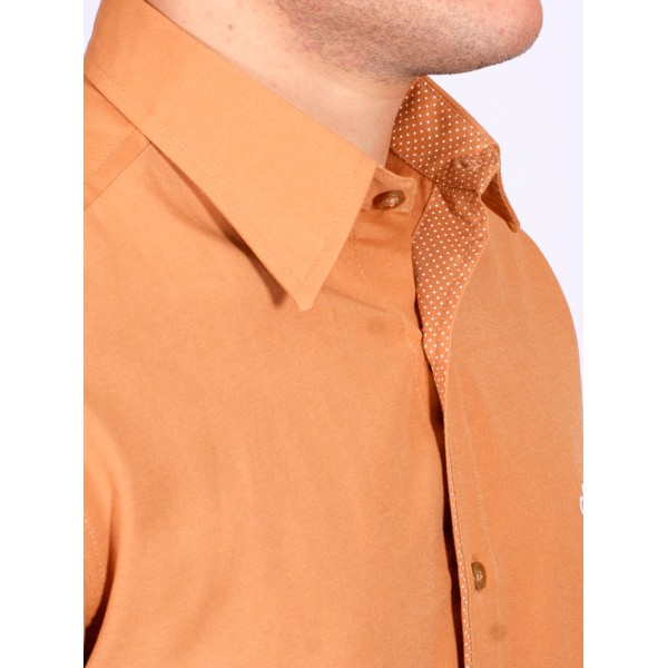 Camisa masculina ferrugem de tricoline manga longa detalhe