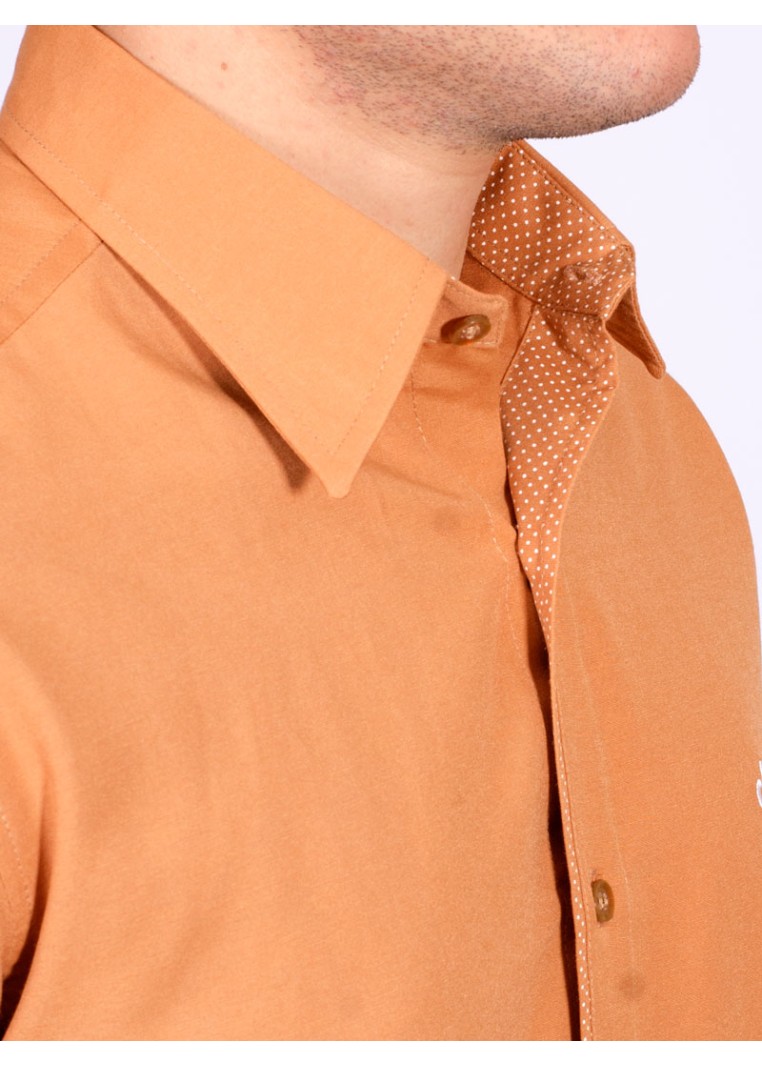 Camisa masculina ferrugem de tricoline manga longa detalhe