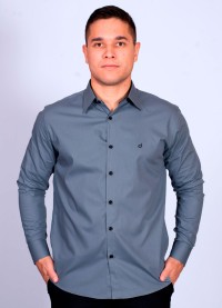 Camisa masculina cinza com detalhes de manga longa