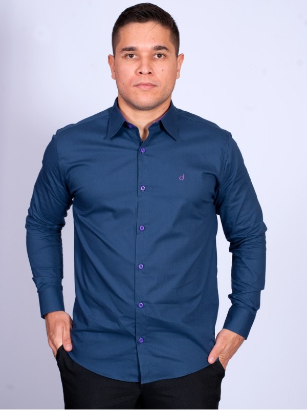 Camisa Masculina de Manga Longa Azul Marinho com detalhes