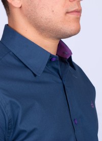Camisa Masculina de Manga Longa Azul Marinho com detalhes