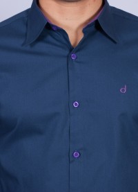 Camisa Masculina de Manga Longa Azul Marinho com detalhes