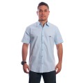 Camisa azul claro masculina manga curta detalhe