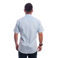 Camisa azul claro masculina manga curta detalhe