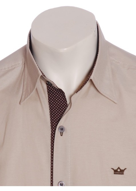 Camisa masculina de tricoline manga curta com detalhe de bolinha, cáqui