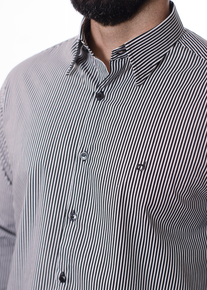 Camisa masculina listrada branco e preto