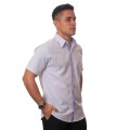 Camisa social masculina de algodão listrada com detalhe lilás, manga curta