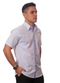Camisa social masculina de algodão listrada com detalhe lilás, manga curta