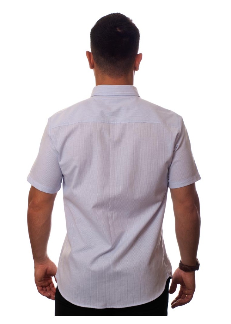 Camisa social masculina de algodão listrada com detalhe lilás, manga curta