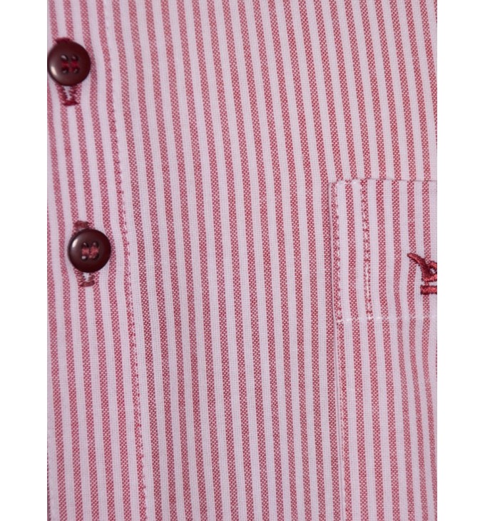 Camisa social masculina de algodão listrada com detalhe vinho, manga curta