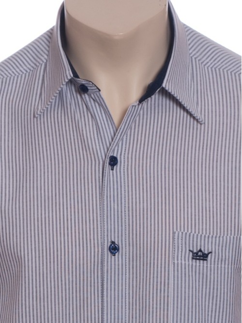 Camisa social masculina de algodão listrada com detalhe marinho, manga curta Camisa social masculina de algodão listrada com detalhe marinho, manga curta