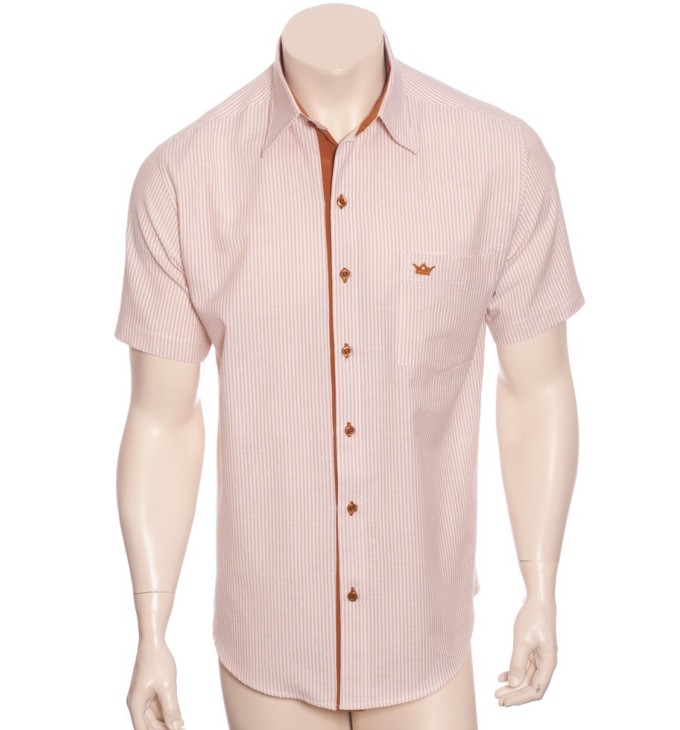 Camisa social masculina de algodão listrada com detalhe caramelo, manga curta Camisa social masculina de algodão listrada com detalhe caramelo, manga curta