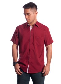 Camisa social masculina de microfibra manga curta com detalhe vinho