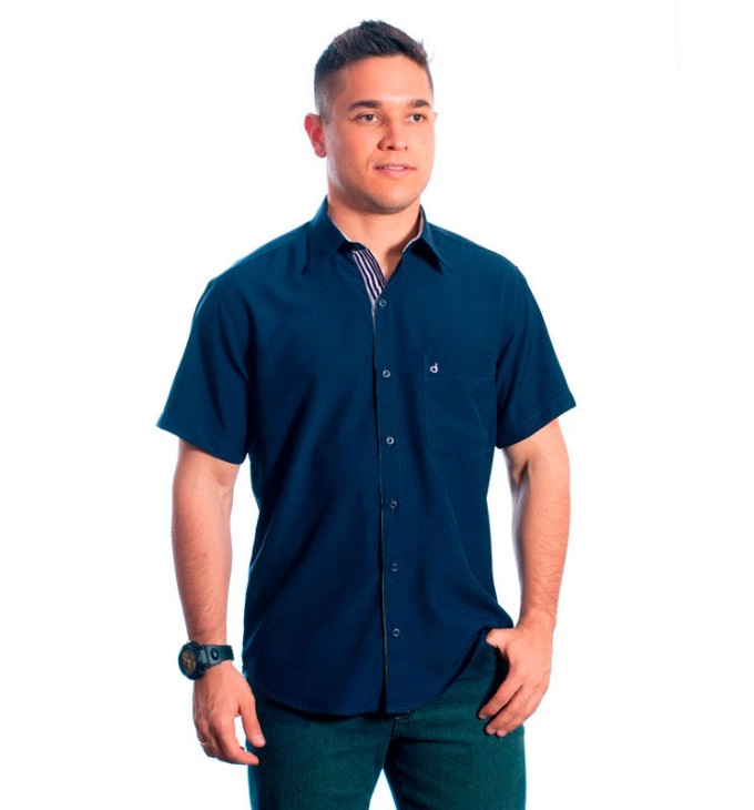 Camisa social masculina de microfibra manga curta com detalhe marinho