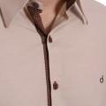 Camisa masculina de tricoline manga longa com detalhe de bolinha, cáqui