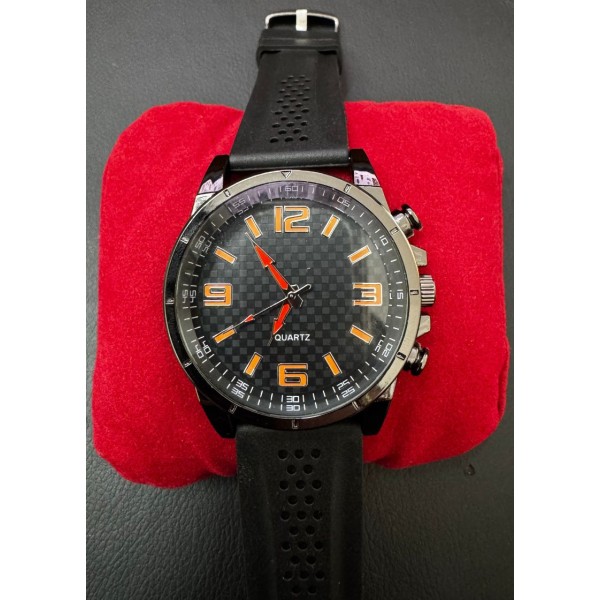 Relógio Masculino Esportivo com Mostrador Preto e Detalhes Laranja